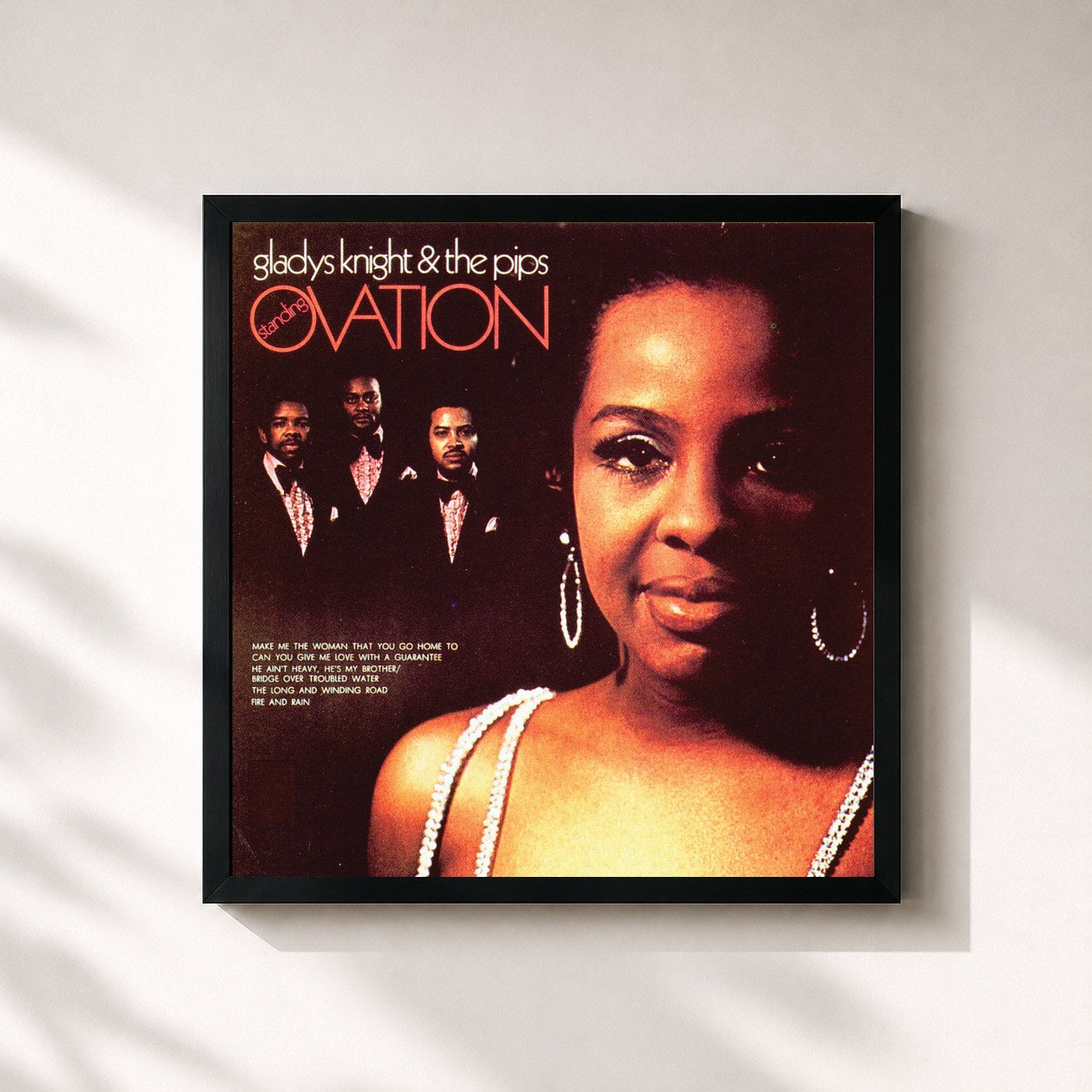 #noir Tableau carré de l'album Standing Ovation de Gladys Knight & The Pips, cadre noir 32x32 cm
