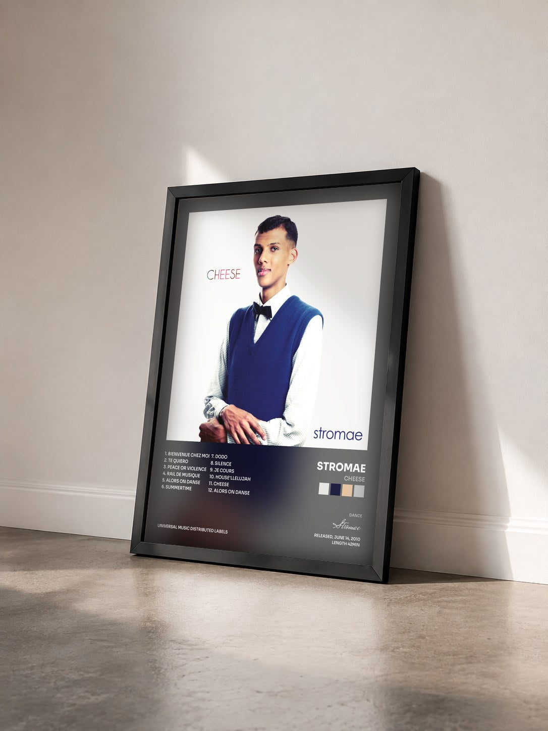 #noir Cheese di Stromae in stampa incorniciata vista di tre quarti, cornice nera