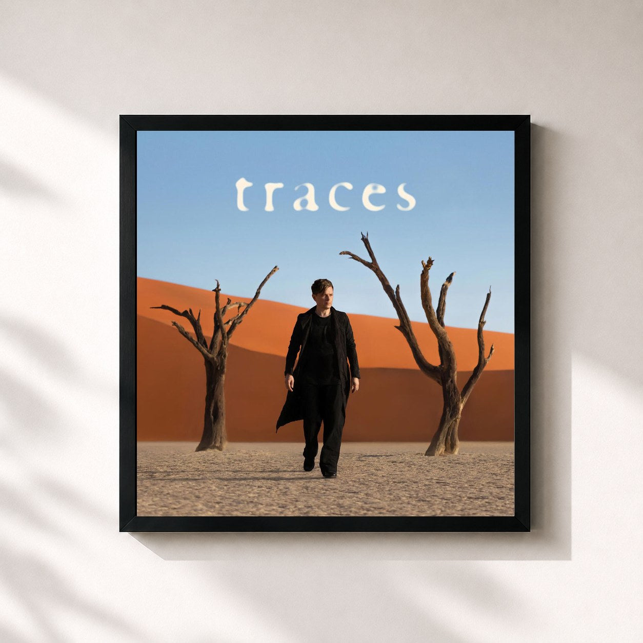 #noir Tableau carré de l'album Traces de Michael Patrick Kelly, cadre noir 32x32 cm