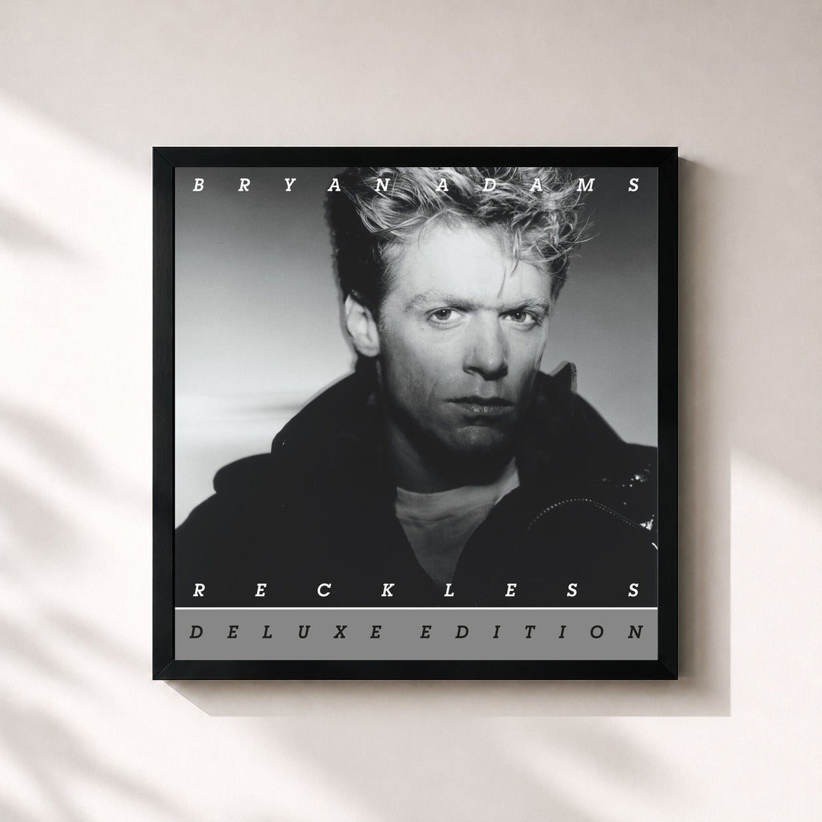 #noir Reckless (30th Anniversary / Deluxe Edition) de Bryan Adams en lámina cuadrada enmarcada, marco negro de 32x32 cm