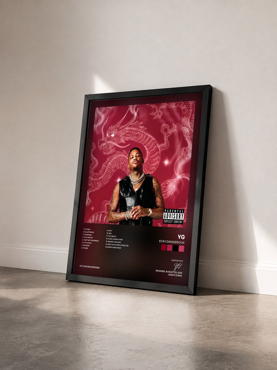 #noir Tableau de l'album STAY DANGEROUS de YG vu de trois quarts, cadre noir