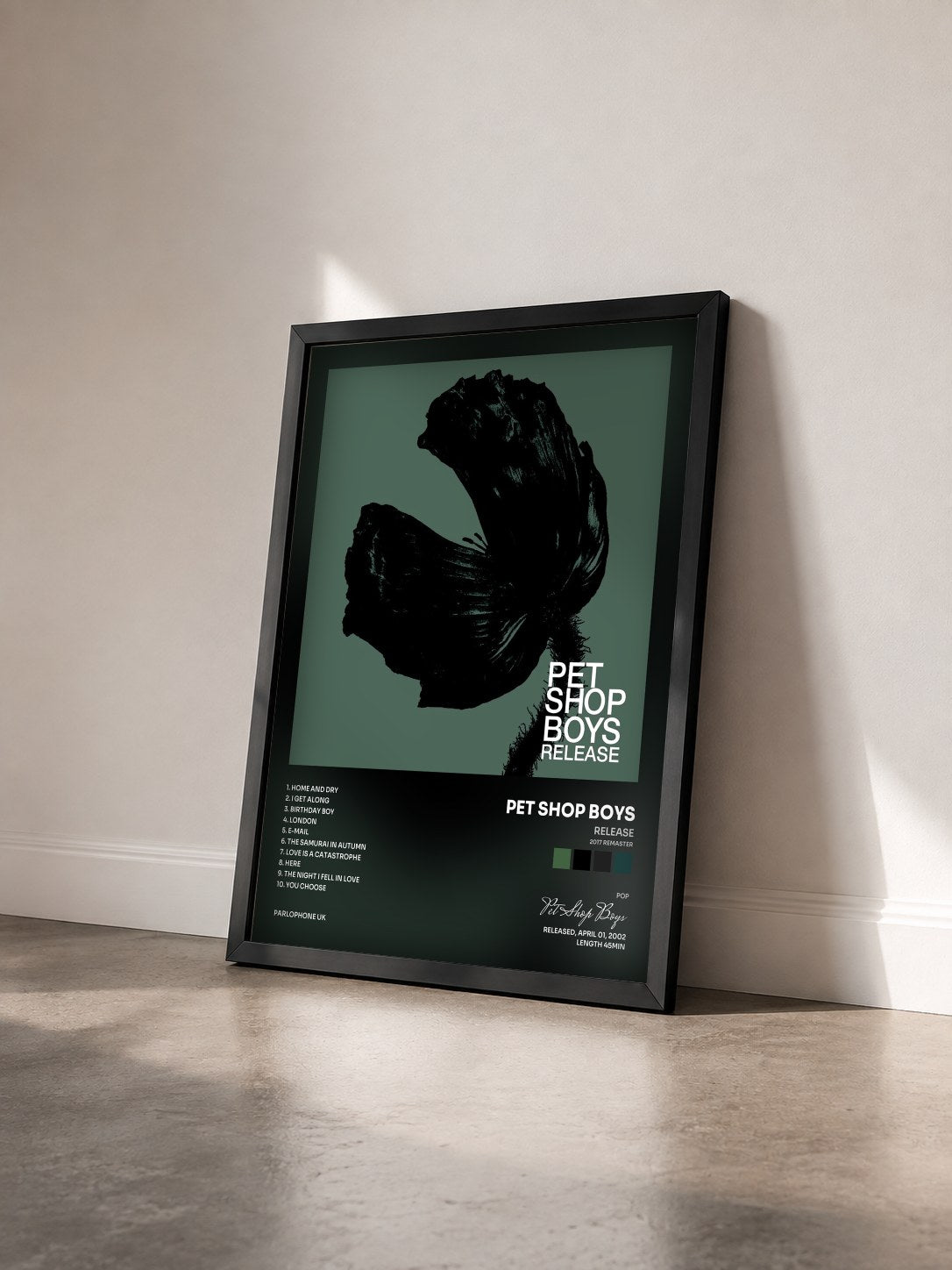 #noir Tableau de l'album Release (2017 Remaster) de Pet Shop Boys vu de trois quarts, cadre noir