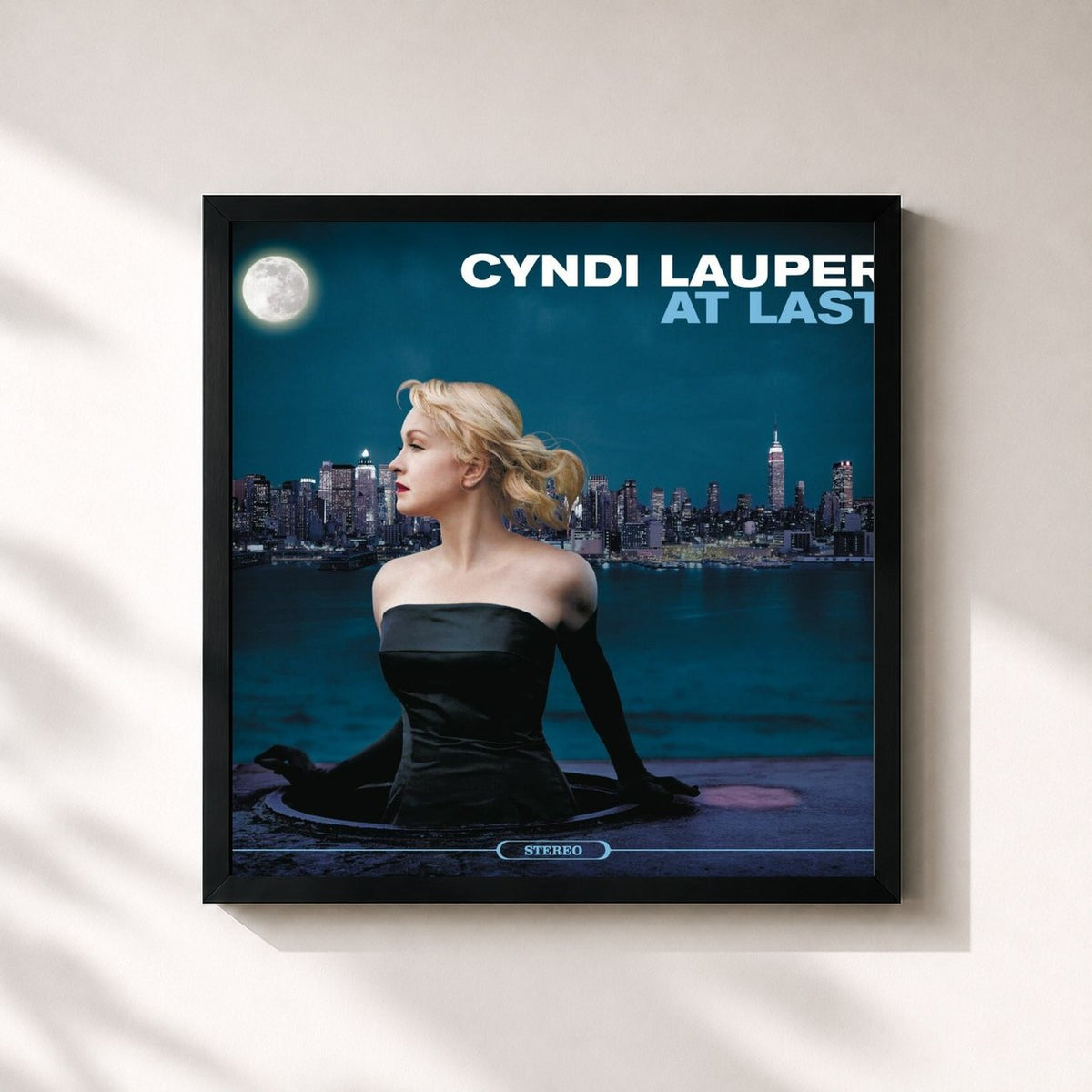 #noir At Last di Cyndi Lauper in stampa quadrata incorniciata, cornice nera 32x32 cm