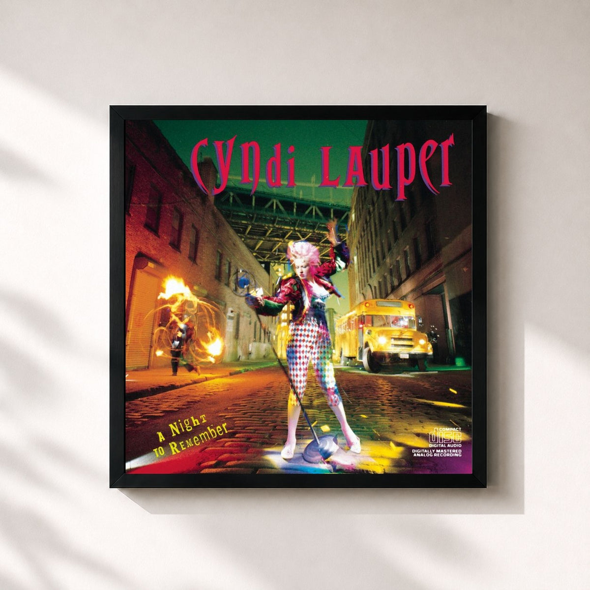 #noir A Night To Remember di Cyndi Lauper in stampa quadrata incorniciata, cornice nera 32x32 cm