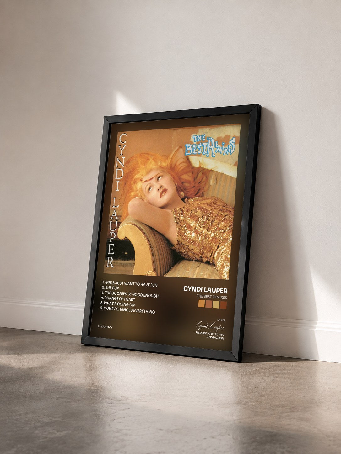 #noir The Best Remixes di Cyndi Lauper in stampa incorniciata vista di tre quarti, cornice nera