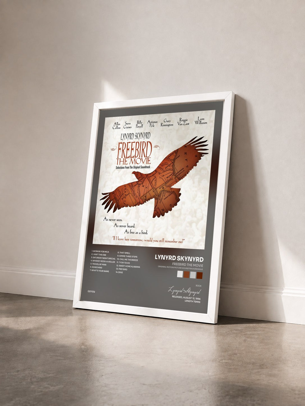 #blanc Freebird The Movie (Original Motion Picture Soundtrack/Reissue) von Lynyrd Skynyrd als gerahmter Kunstdruck von schräg gesehen, weißer Rahmen