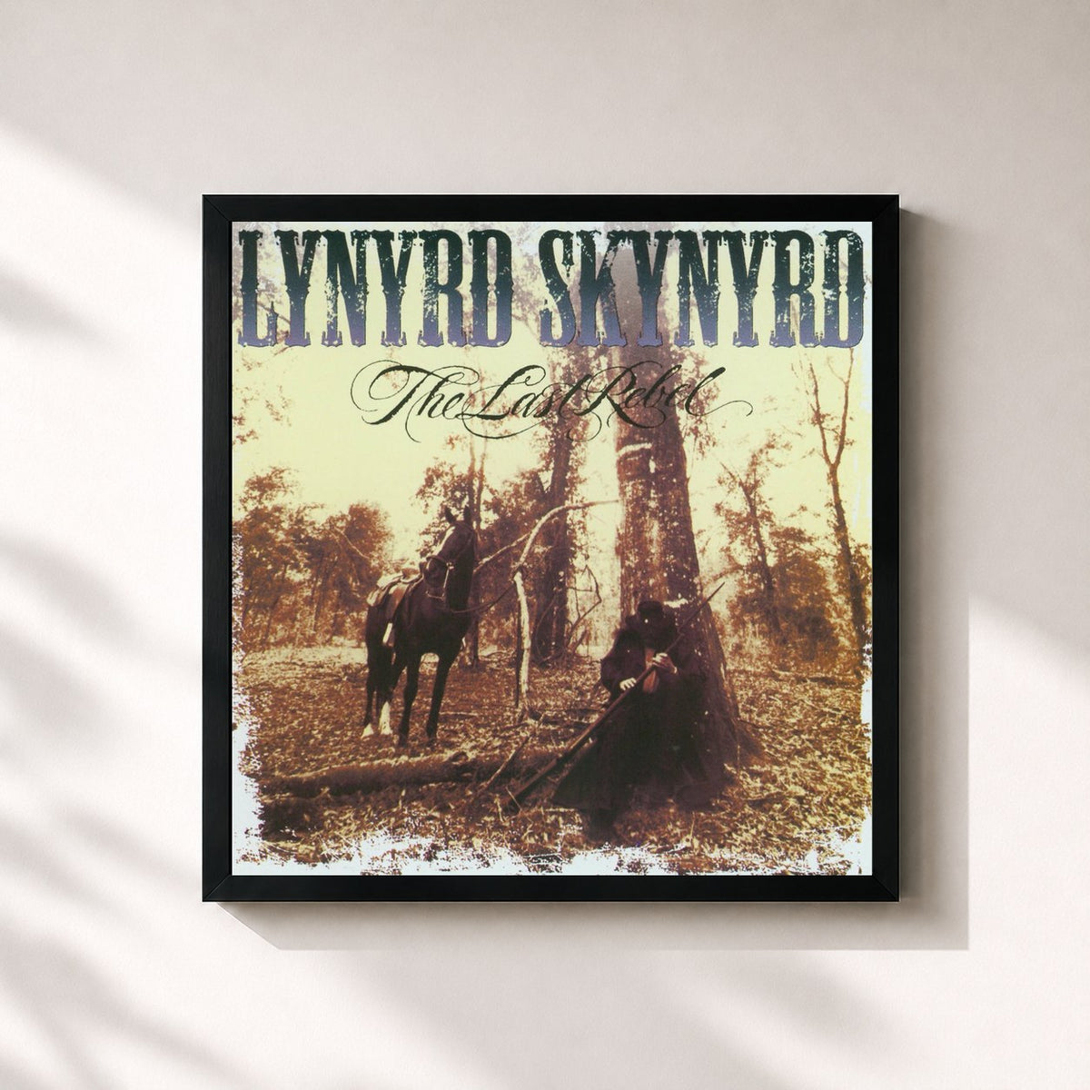 #noir The Last Rebel de Lynyrd Skynyrd en lámina cuadrada enmarcada, marco negro de 32x32 cm