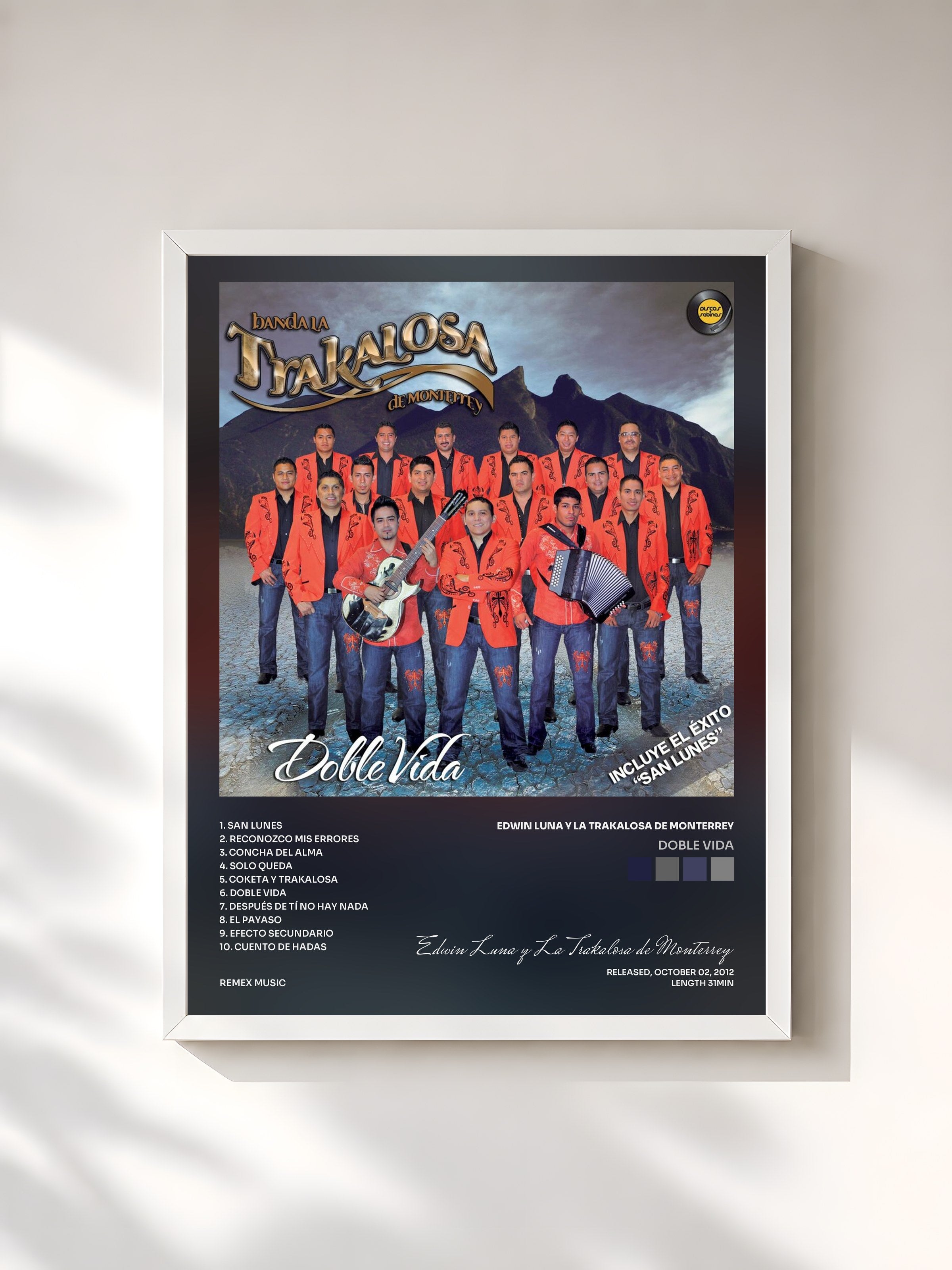 #blanc Tableau de l'album Doble Vida de Edwin Luna y La Trakalosa de Monterrey, cadre blanc, imprimé et encadré en France