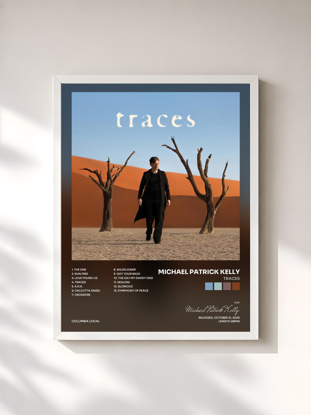 #blanc Tableau de l'album Traces de Michael Patrick Kelly, cadre blanc, imprimé et encadré en France