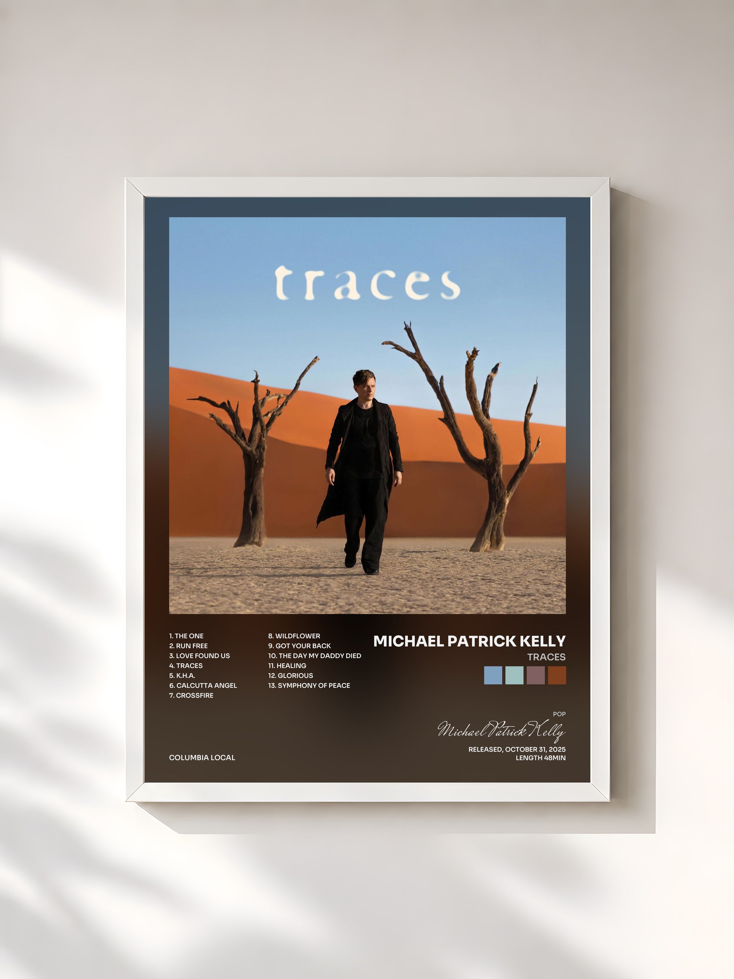 #blanc Tableau de l'album Traces de Michael Patrick Kelly, cadre blanc, imprimé et encadré en France