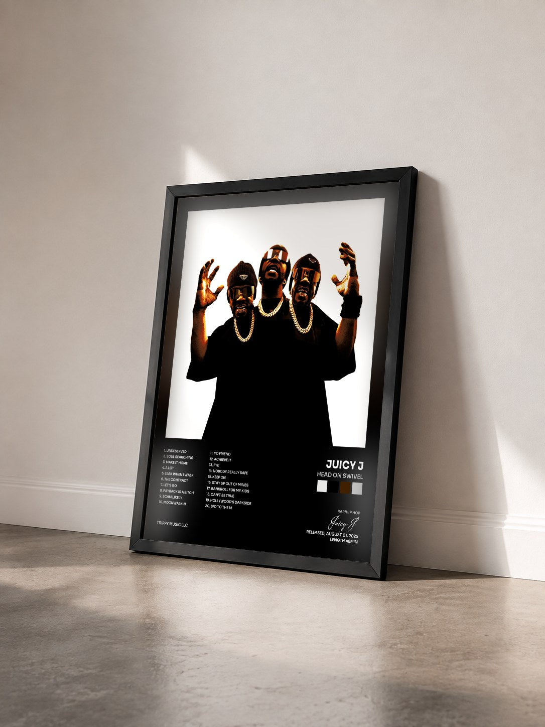 #noir Tableau de l'album Head On Swivel de Juicy J vu de trois quarts, cadre noir