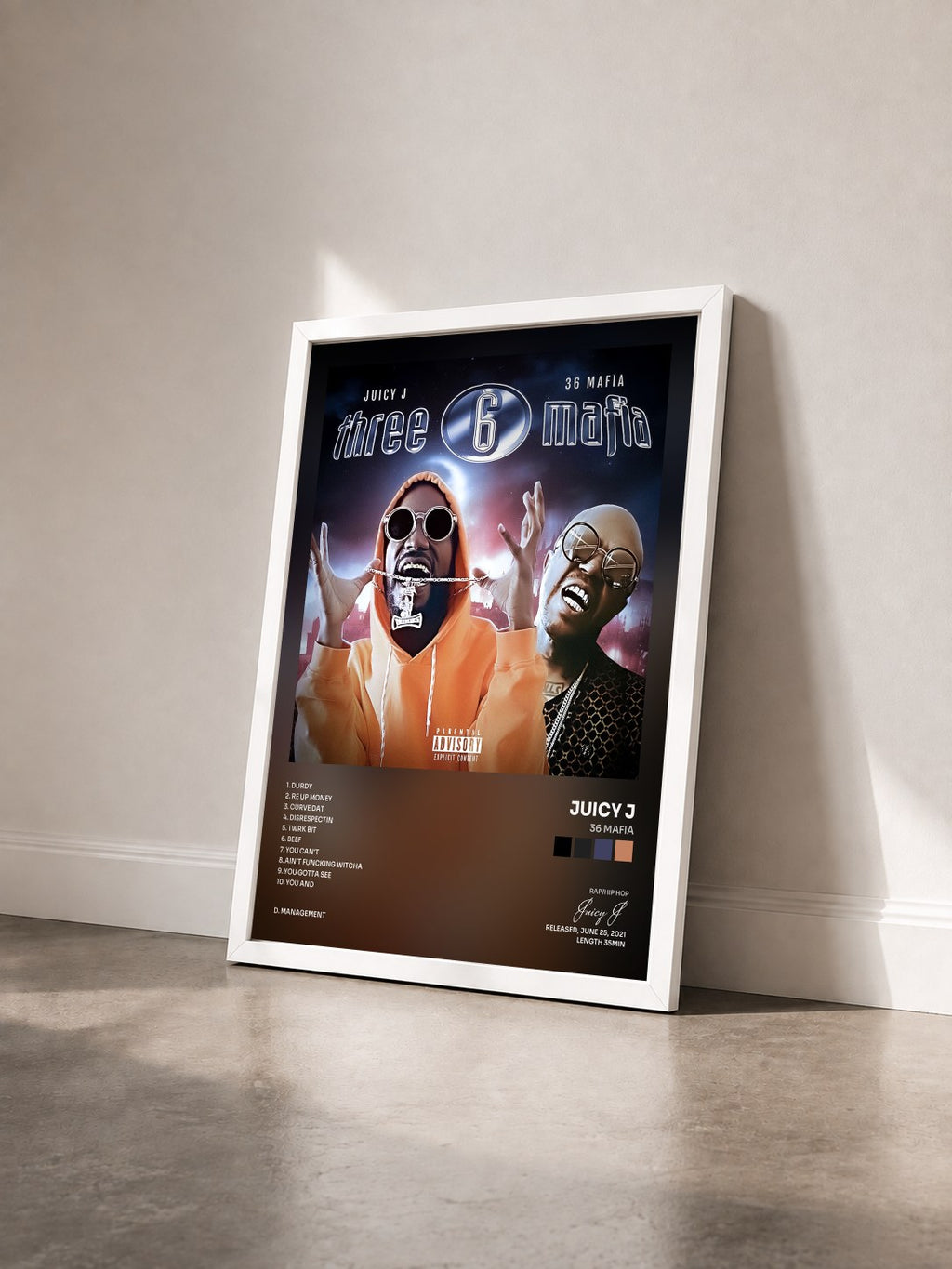 #blanc 36 Mafia von Juicy J als gerahmter Kunstdruck von schräg gesehen, weißer Rahmen