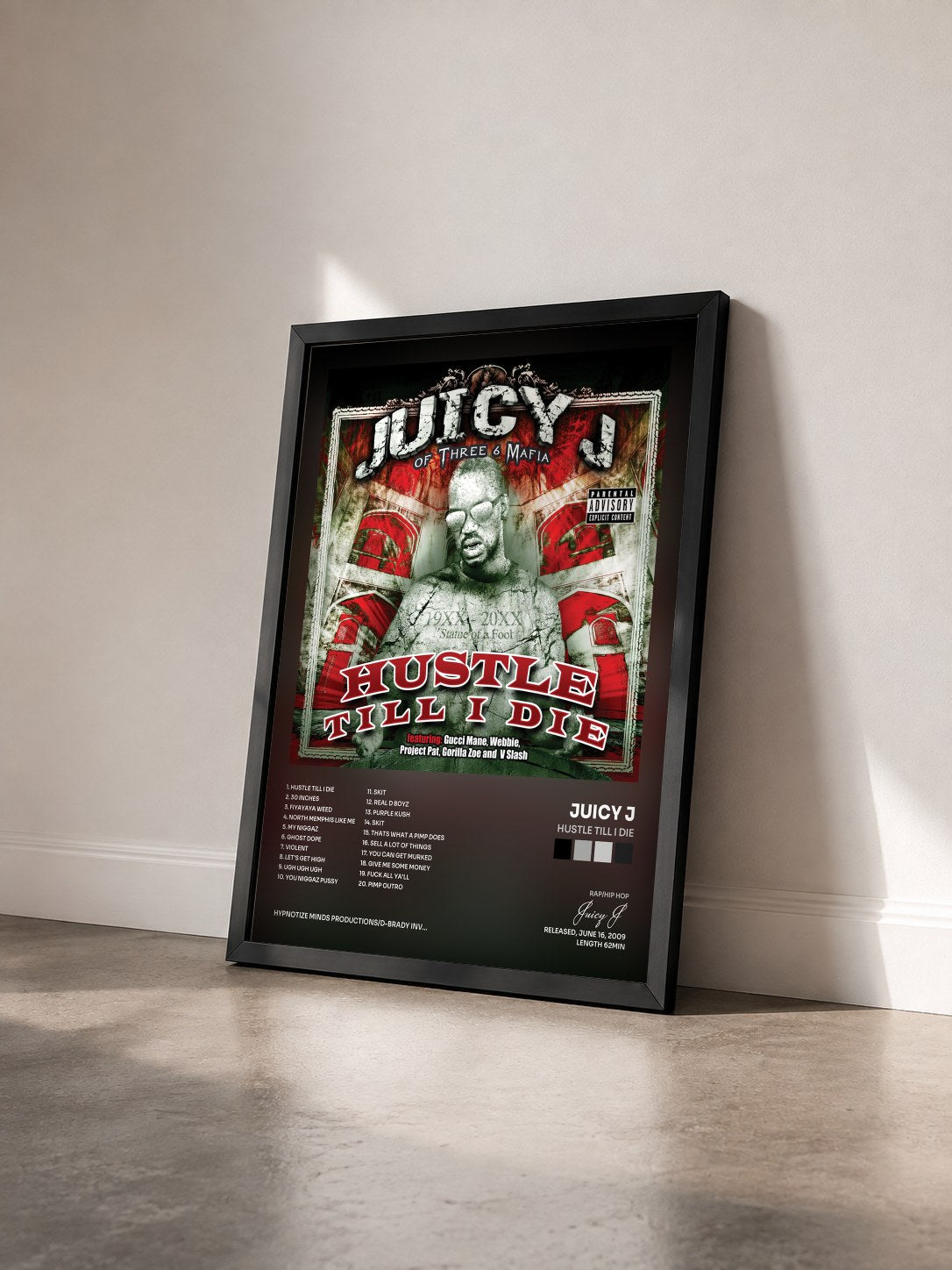 #noir Tableau de l'album Hustle Till I Die de Juicy J vu de trois quarts, cadre noir