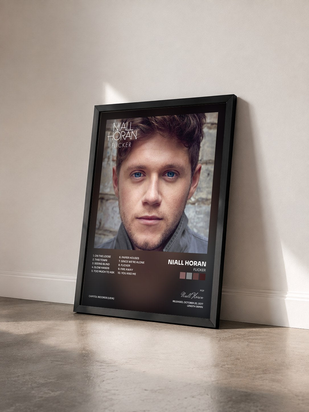 #noir Tableau de l'album Flicker de Niall Horan vu de trois quarts, cadre noir