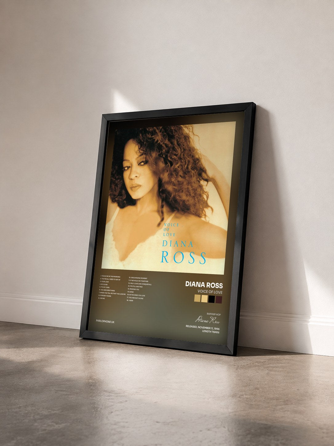 #noir Tableau de l'album Voice of Love de Diana Ross vu de trois quarts, cadre noir