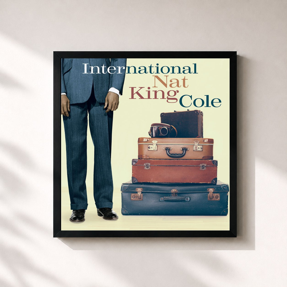 #noir International Nat King Cole von Nat King Cole als quadratischer Kunstdruck, schwarzer Rahmen 32x32 cm