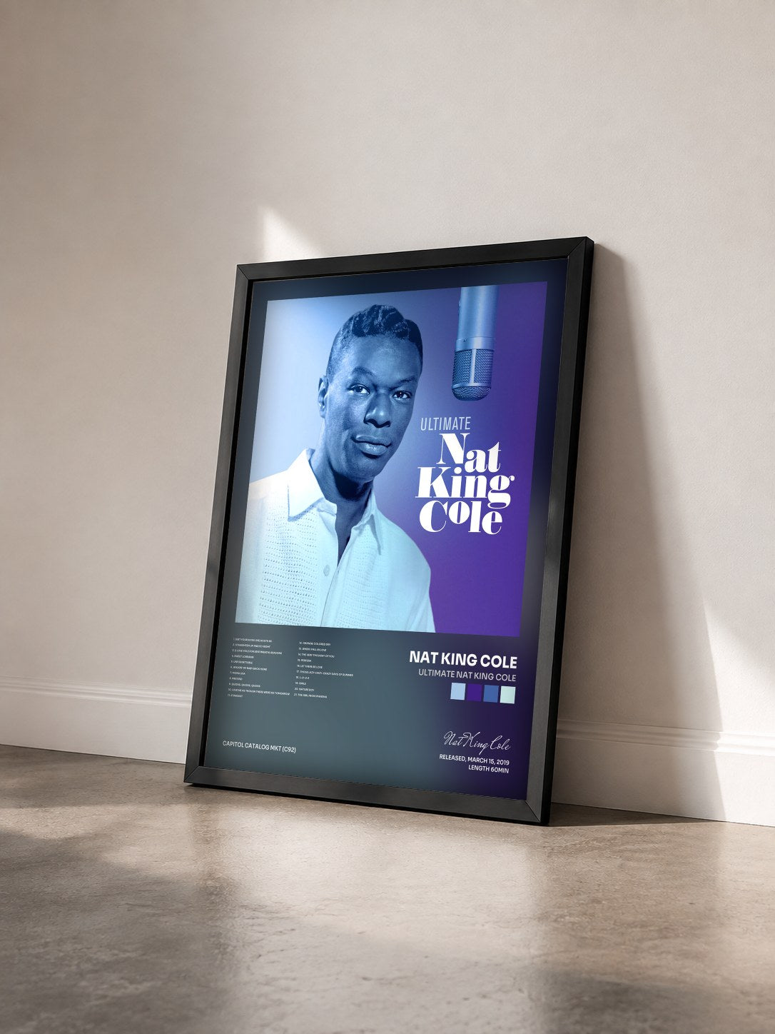 #noir Ultimate Nat King Cole von Nat King Cole als gerahmter Kunstdruck von schräg gesehen, schwarzer Rahmen