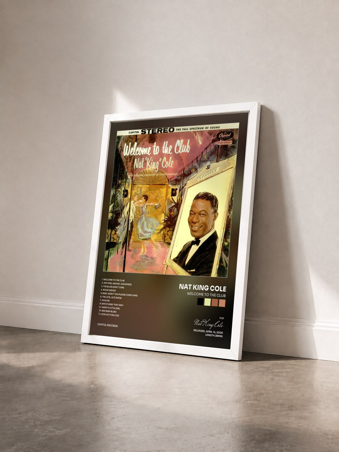 #blanc Welcome To The Club von Nat King Cole als gerahmter Kunstdruck von schräg gesehen, weißer Rahmen