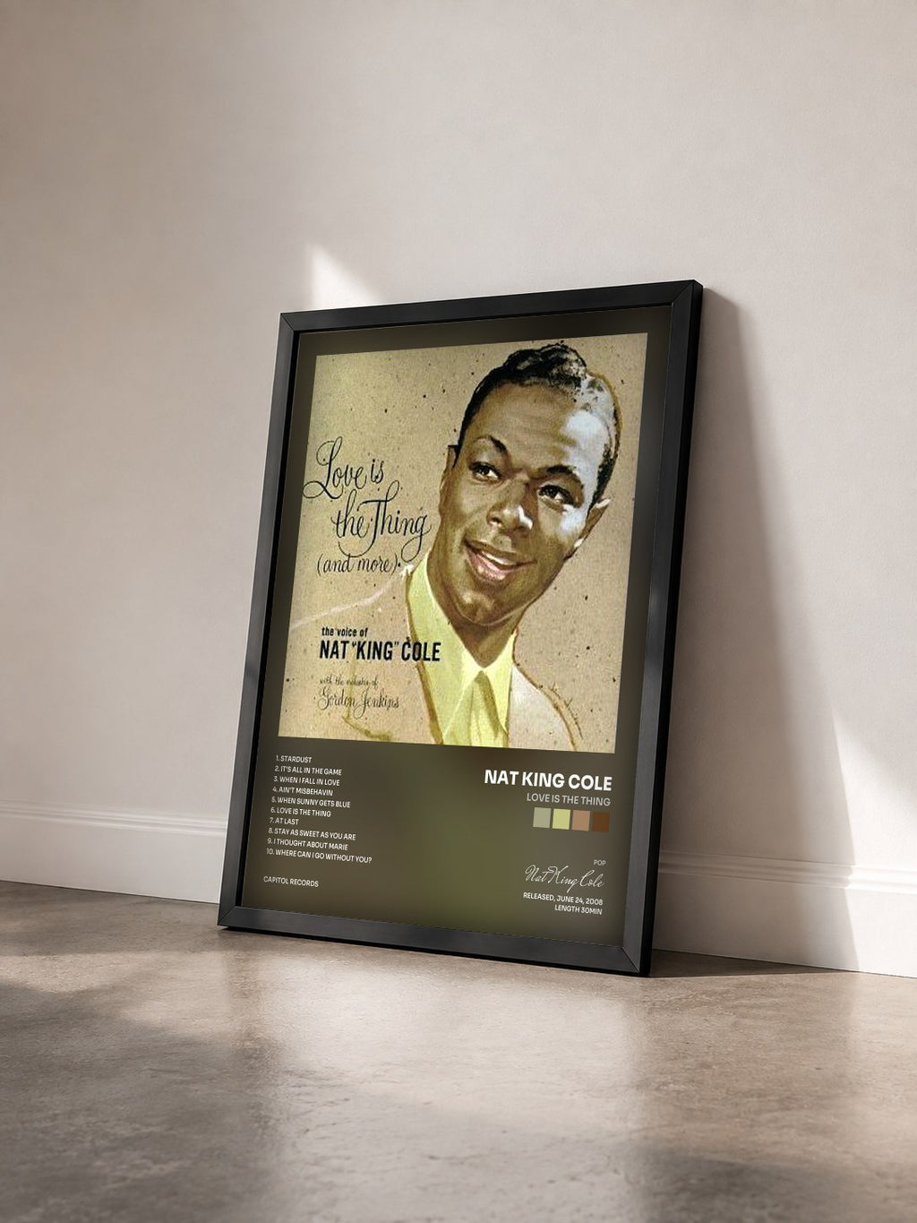 #noir Love Is The Thing di Nat King Cole in stampa incorniciata vista di tre quarti, cornice nera