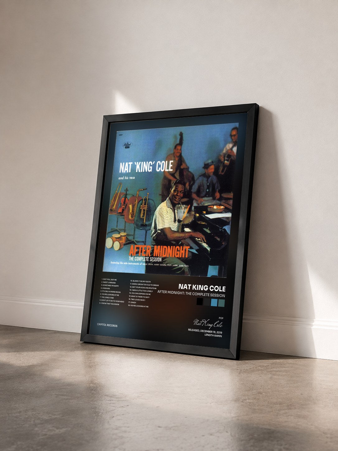 #noir After Midnight: The Complete Session von Nat King Cole als gerahmter Kunstdruck von schräg gesehen, schwarzer Rahmen