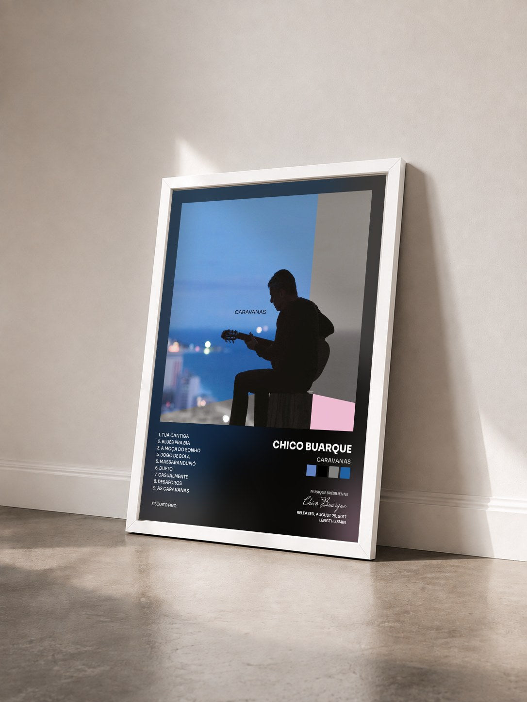 #blanc Tableau de l'album Caravanas de Chico Buarque vu de trois quarts, cadre blanc