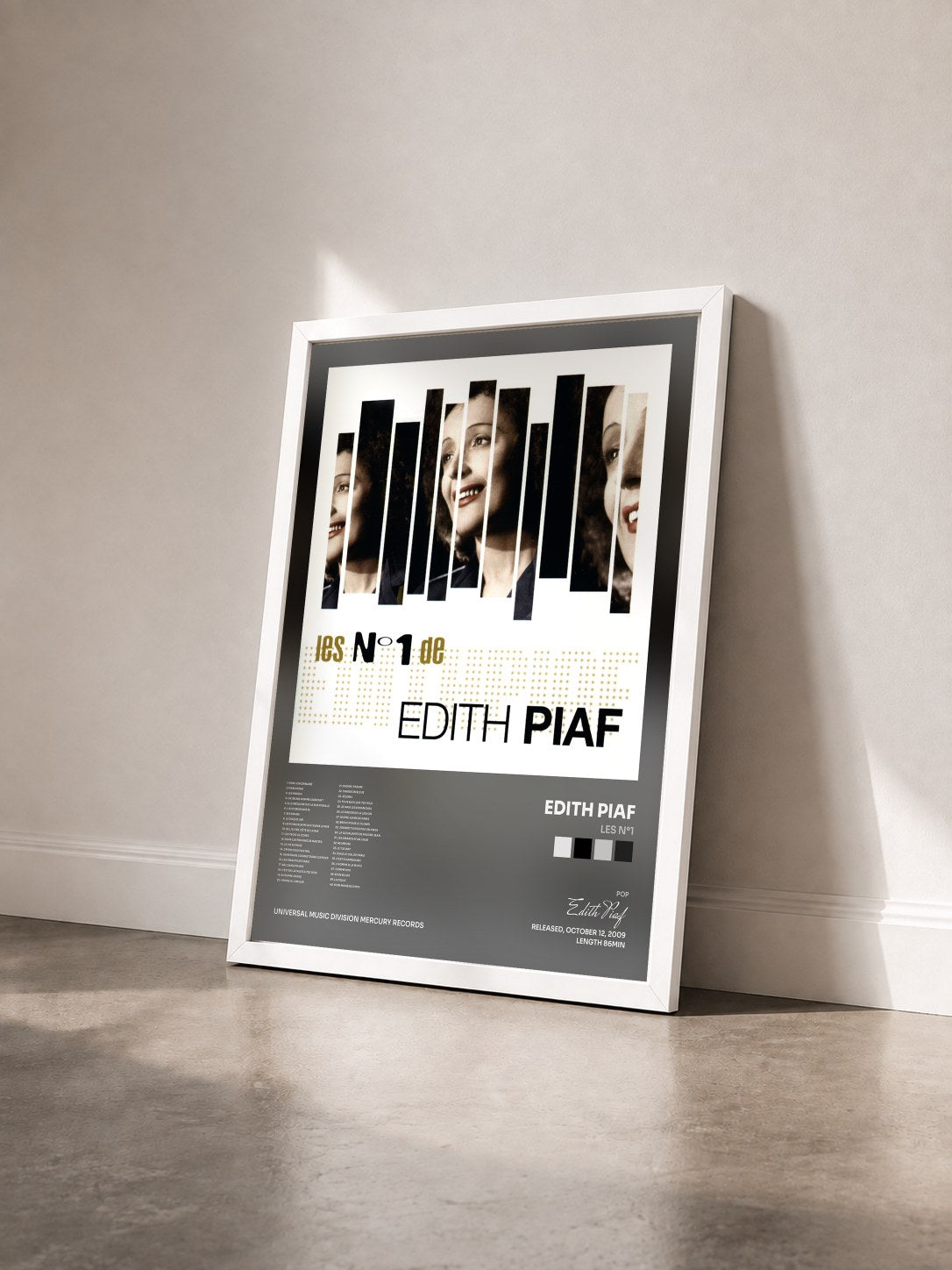 #blanc Tableau de l'album Les N°1 de Edith Piaf vu de trois quarts, cadre blanc