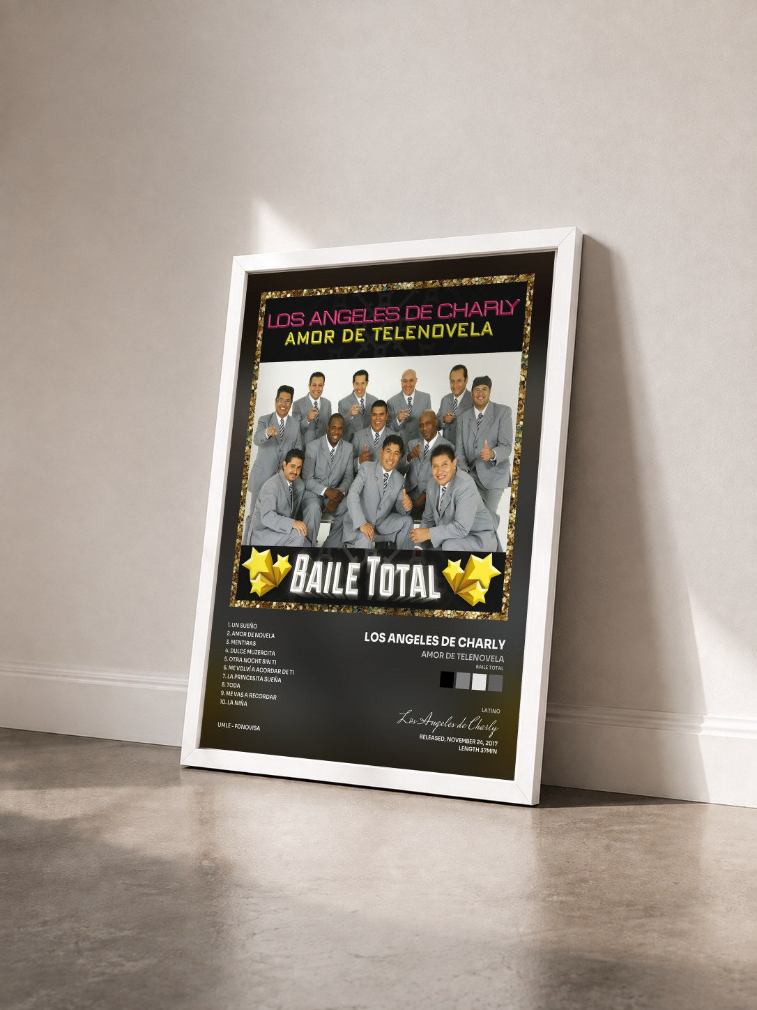 #blanc Tableau de l'album Amor De Telenovela (Baile Total) de Los Angeles de Charly vu de trois quarts, cadre blanc