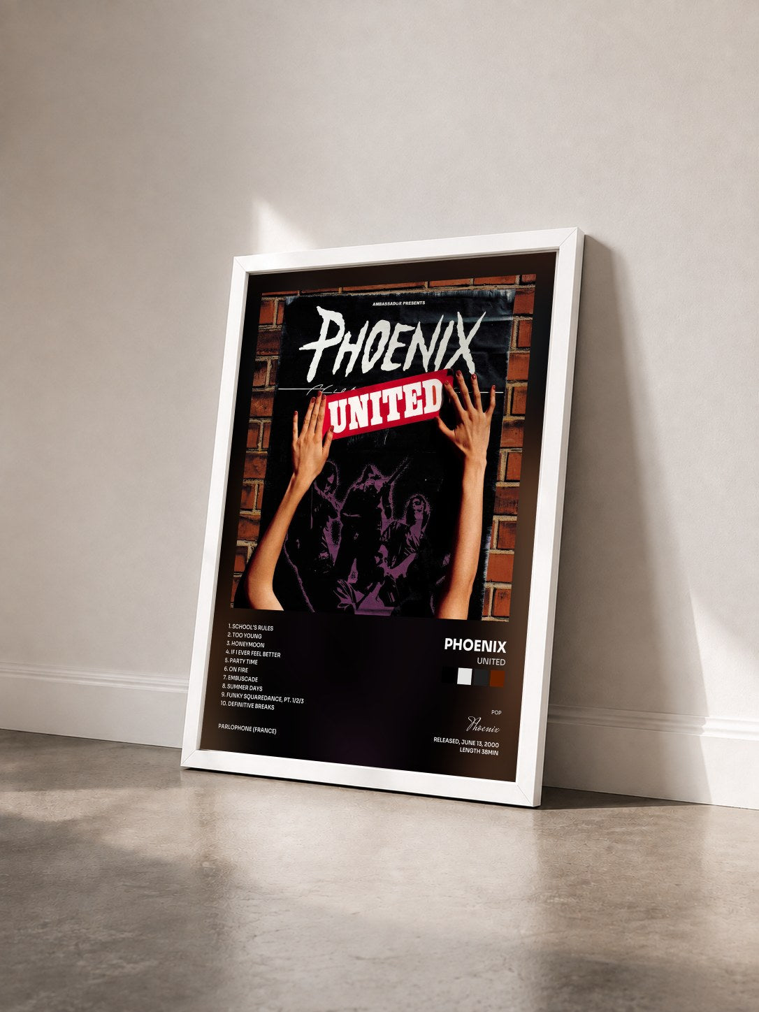 #blanc Tableau de l'album United de Phoenix vu de trois quarts, cadre blanc