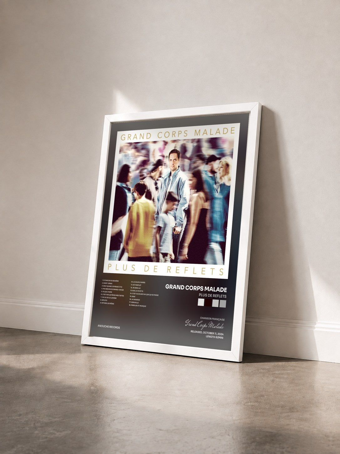 #blanc Tableau de l'album PLUS DE REFLETS de Grand Corps Malade vu de trois quarts, cadre blanc
