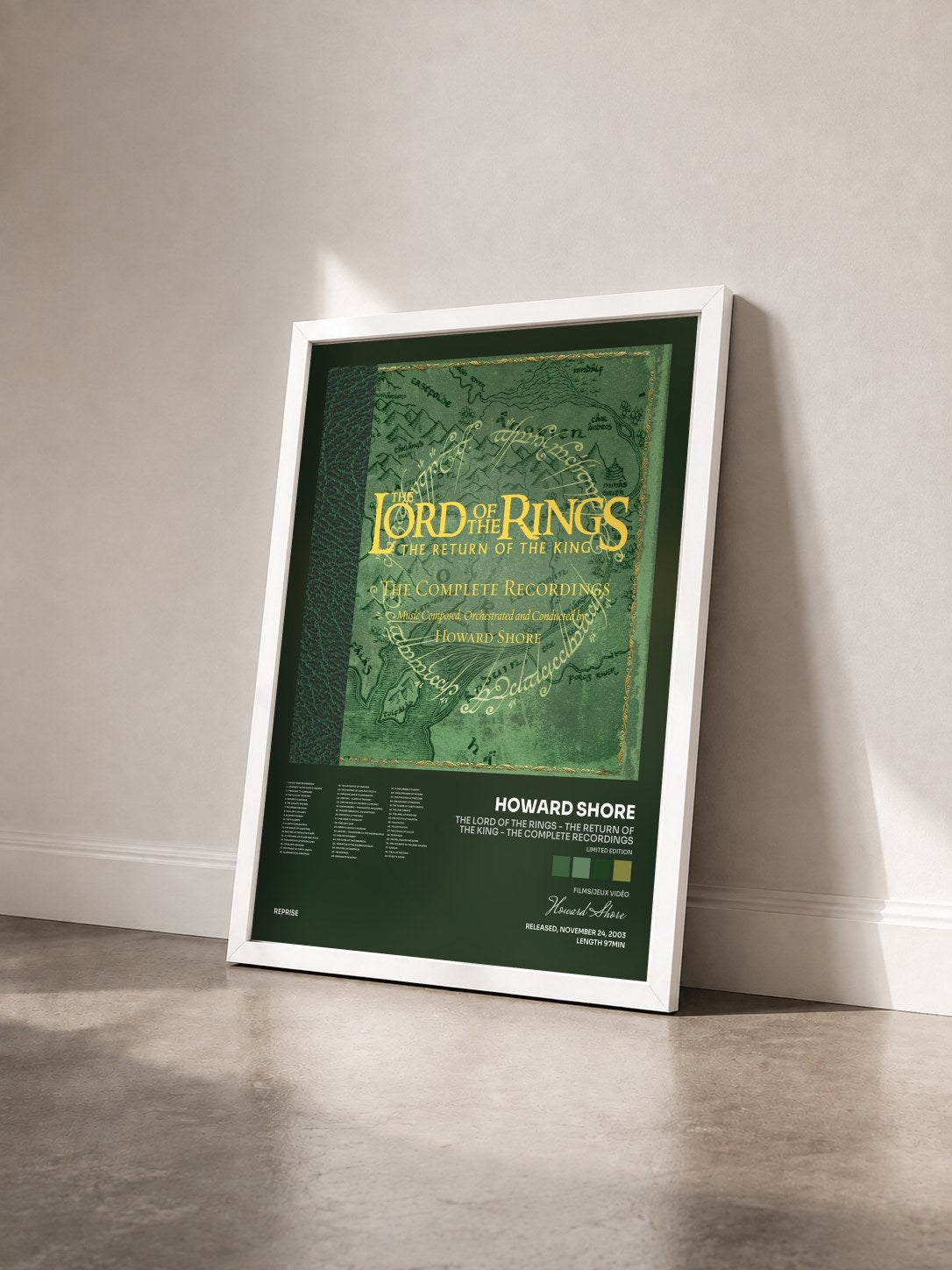 #blanc Tableau de l'album The Lord of the Rings - The Return of the King - The Complete Recordings (Limited Edition) de Howard Shore vu de trois quarts, cadre blanc