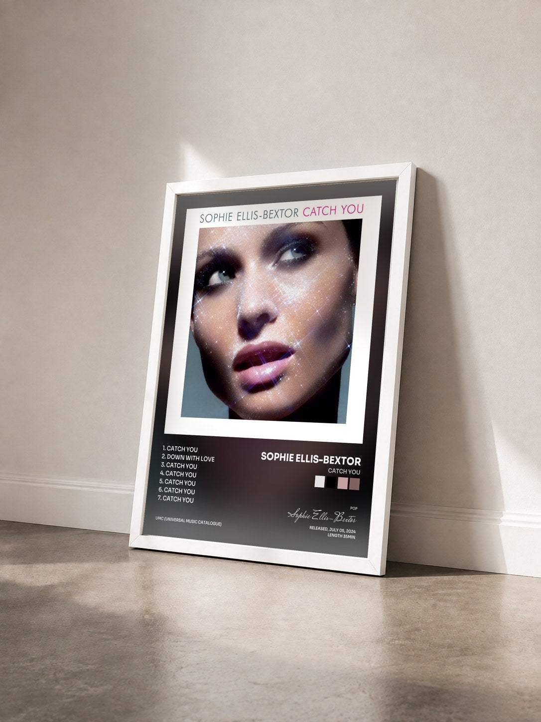 #blanc Tableau de l'album Catch You de Sophie Ellis-Bextor vu de trois quarts, cadre blanc
