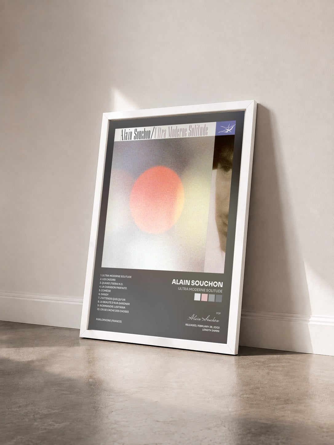 #blanc Ultra moderne solitude von Alain Souchon als gerahmter Kunstdruck von schräg gesehen, weißer Rahmen