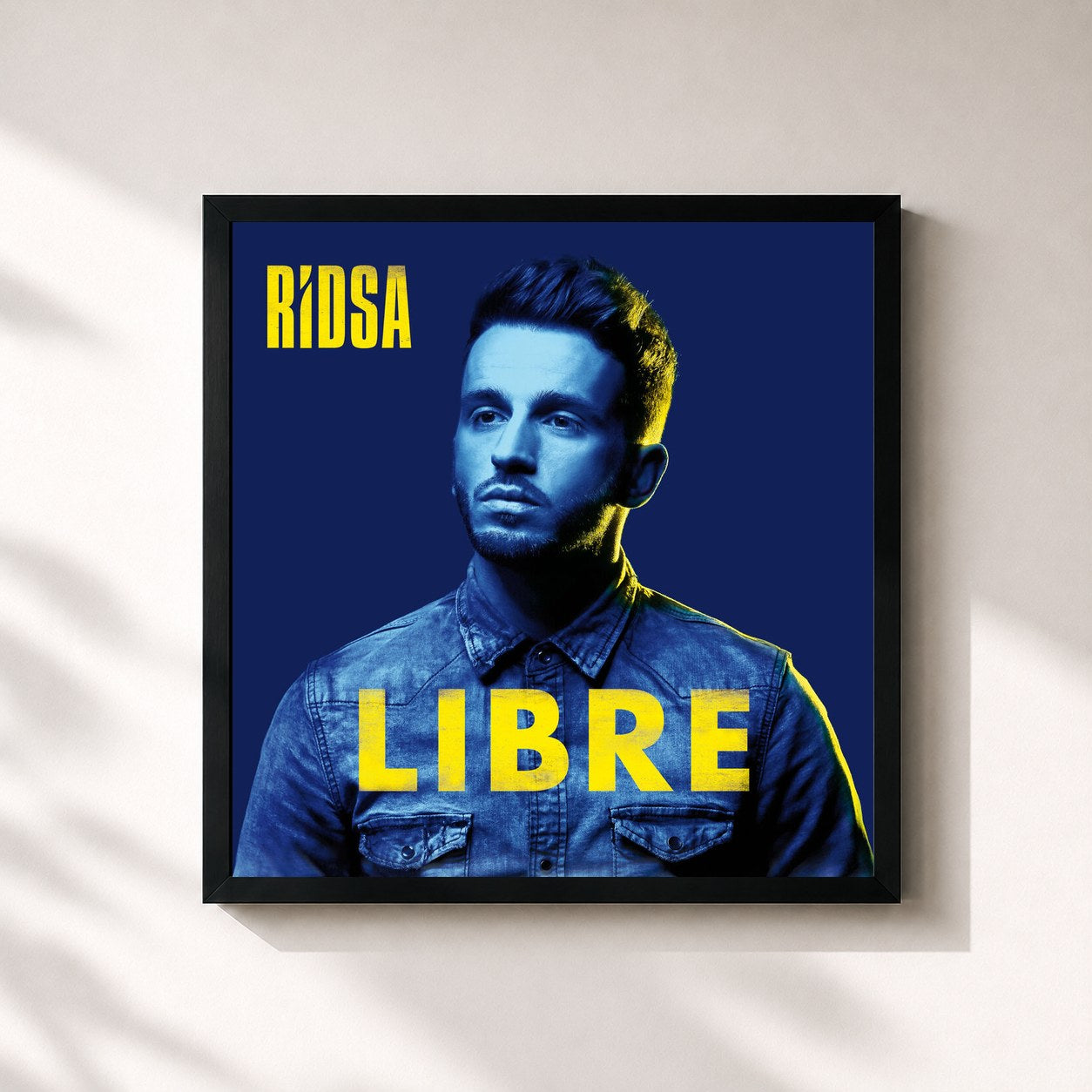 #noir Libre de Ridsa en lámina cuadrada enmarcada, marco negro de 32x32 cm