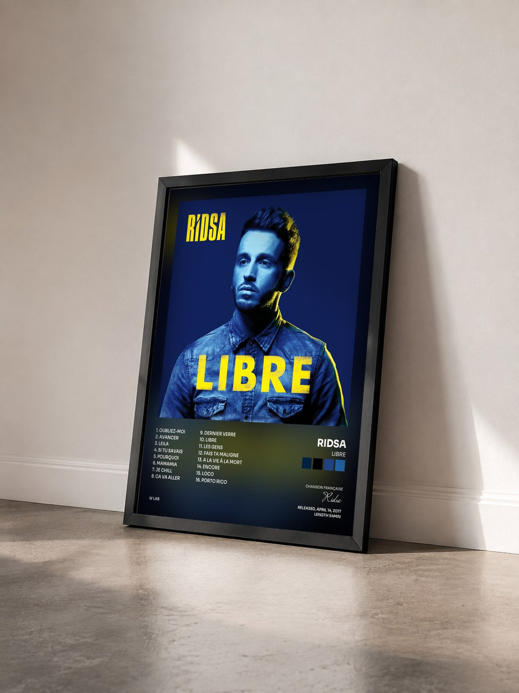 #noir Tableau de l'album Libre de Ridsa vu de trois quarts, cadre noir