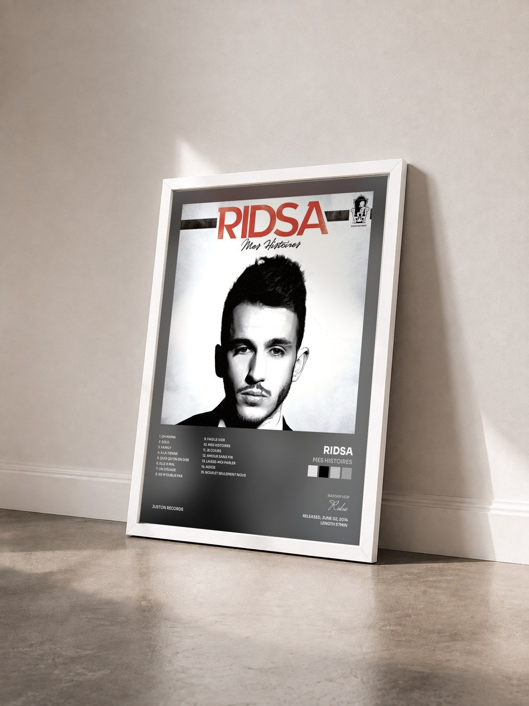 #blanc Tableau de l'album Mes histoires de Ridsa vu de trois quarts, cadre blanc