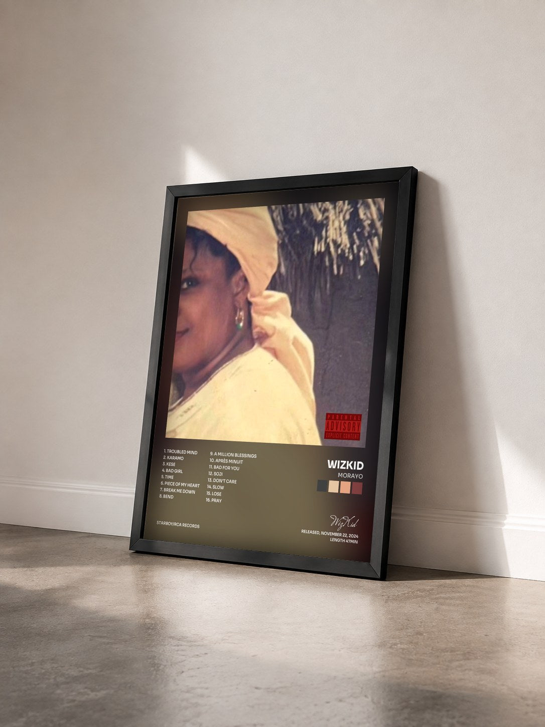 #noir Tableau de l'album Morayo de WizKid vu de trois quarts, cadre noir