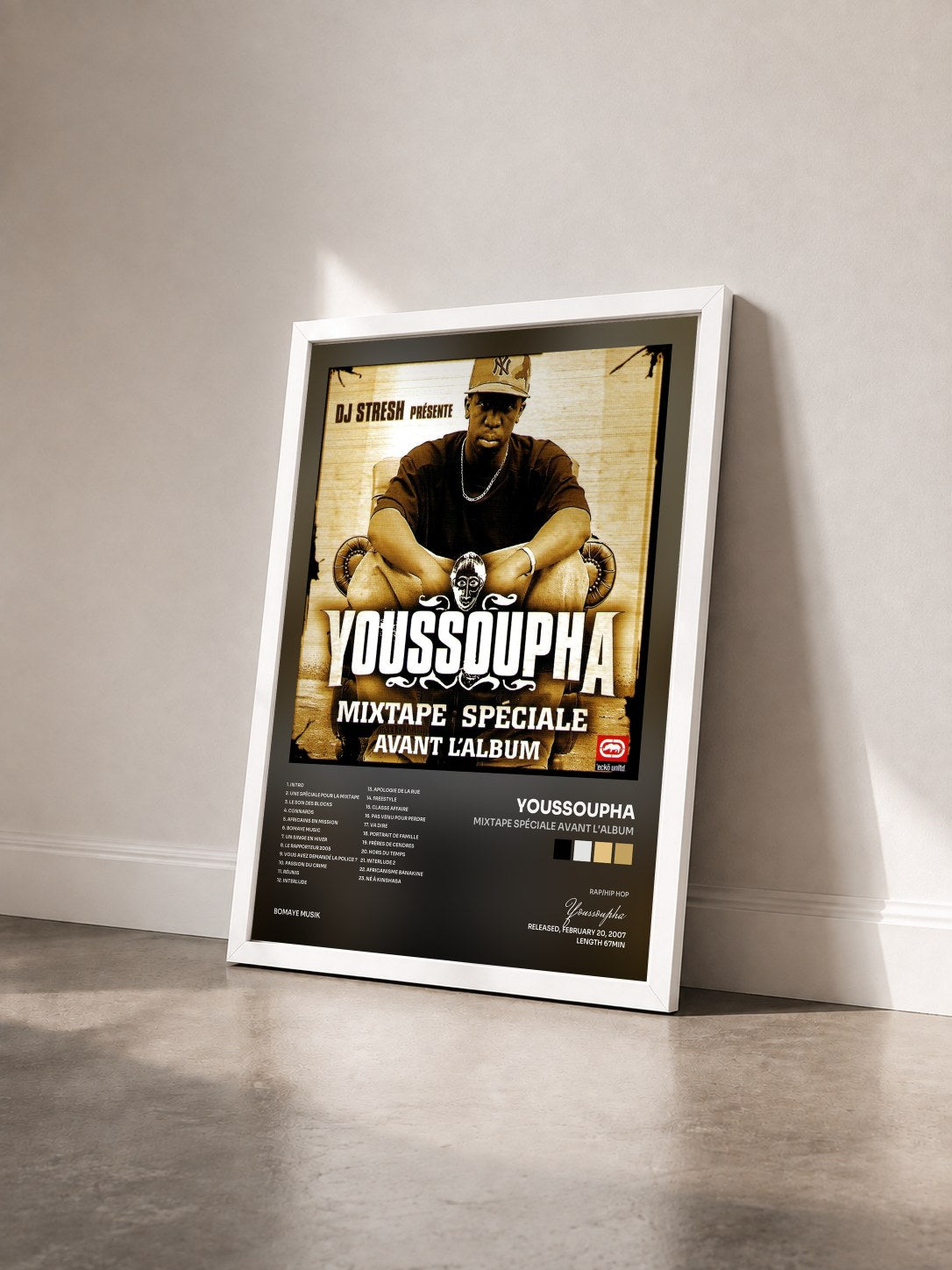 #blanc Mixtape spéciale avant l'album de Youssoupha en lámina enmarcada vista de tres cuartos, marco blanco
