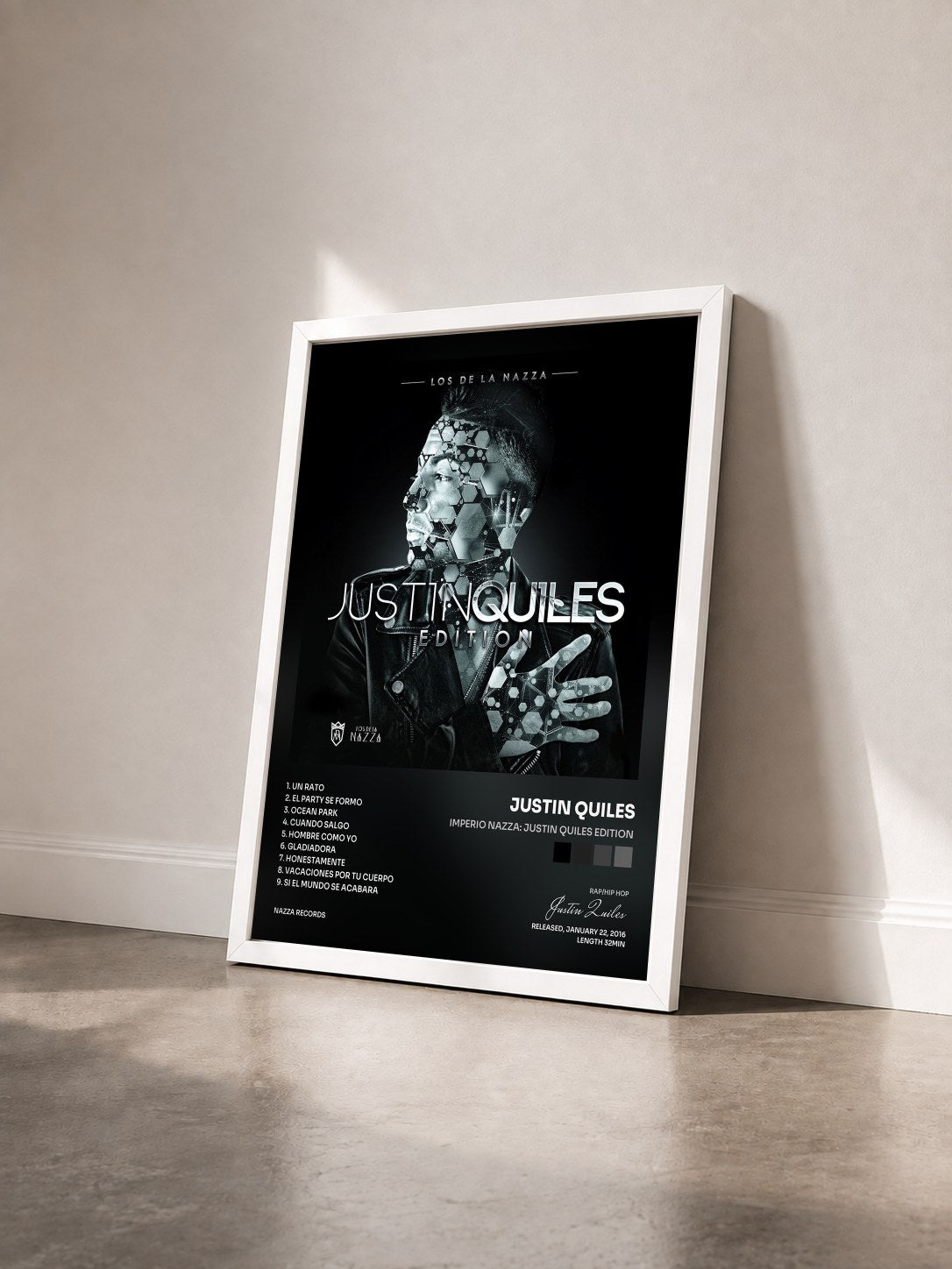 #blanc Imperio Nazza: Justin Quiles Edition de Justin Quiles en lámina enmarcada vista de tres cuartos, marco blanco