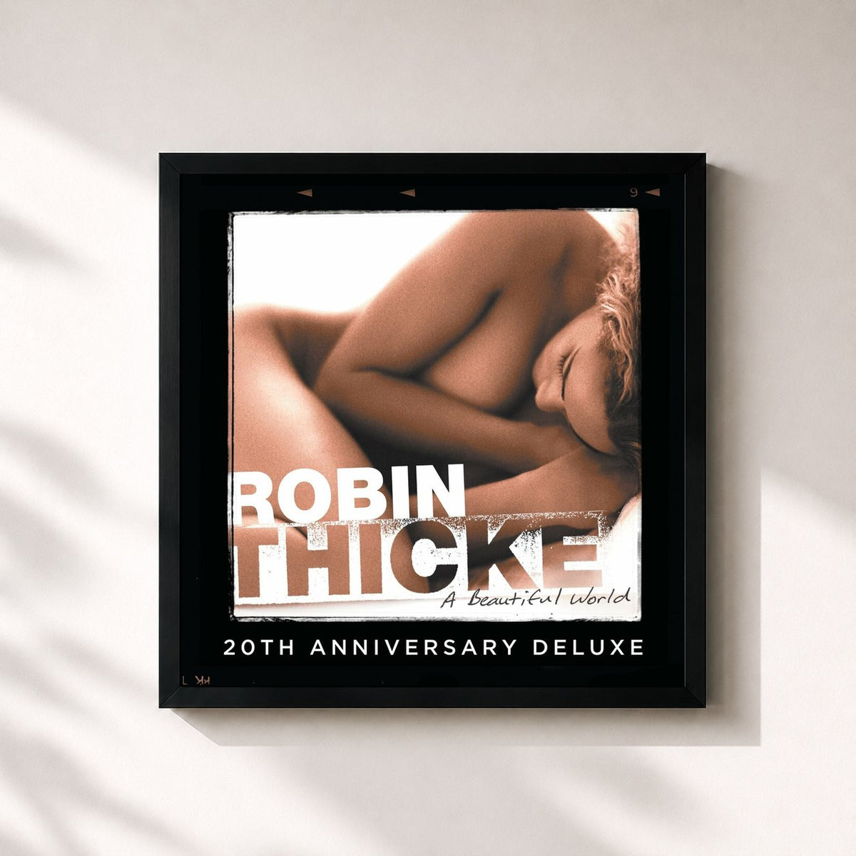 #noir Tableau carré de l'album A Beautiful World (20th Anniversary Deluxe Edition) de Robin Thicke, cadre noir 32x32 cm