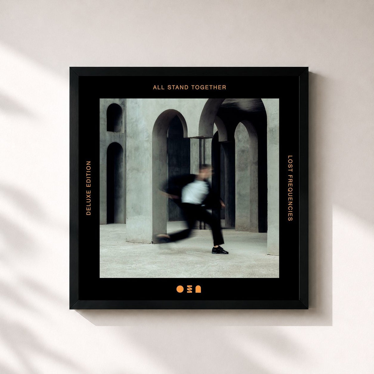 #noir All Stand Together (Deluxe) di Lost Frequencies in stampa quadrata incorniciata, cornice nera 32x32 cm