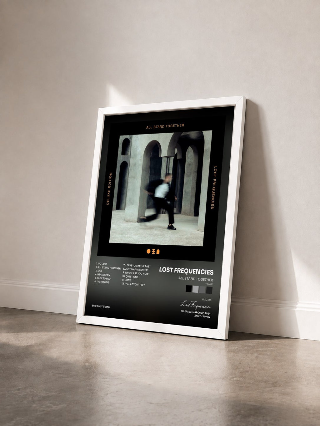 #blanc Tableau de l'album All Stand Together (Deluxe) de Lost Frequencies vu de trois quarts, cadre blanc