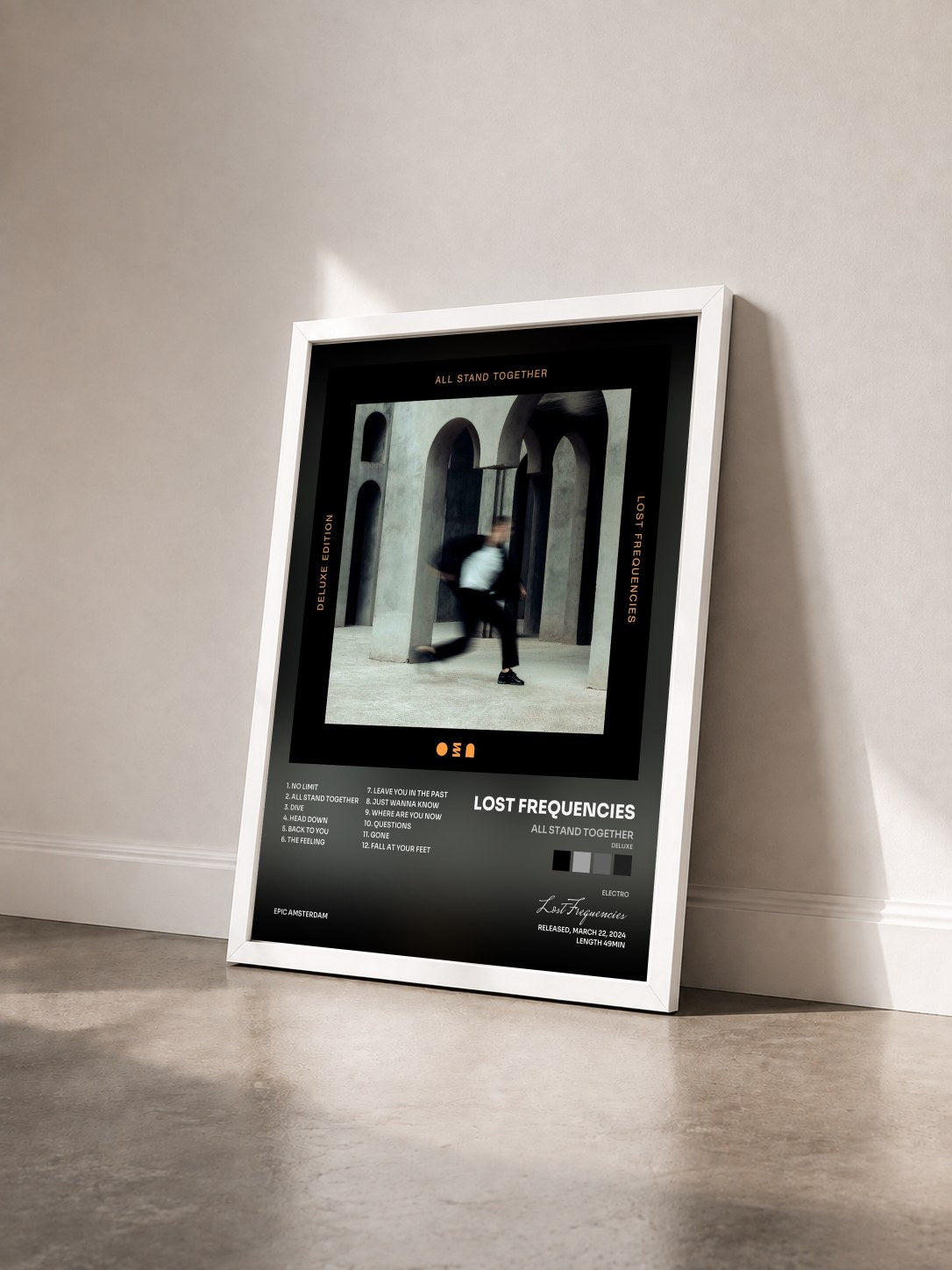 #blanc Tableau de l'album All Stand Together (Deluxe) de Lost Frequencies vu de trois quarts, cadre blanc