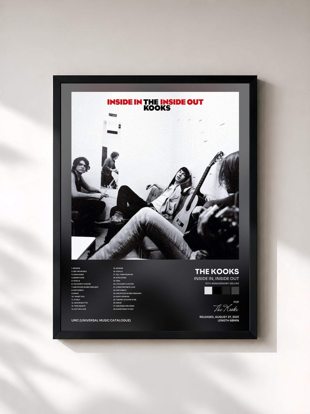#noir Inside In, Inside Out (15th Anniversary Deluxe) de The Kooks en lámina enmarcada, marco negro, impresa y enmarcada en Francia