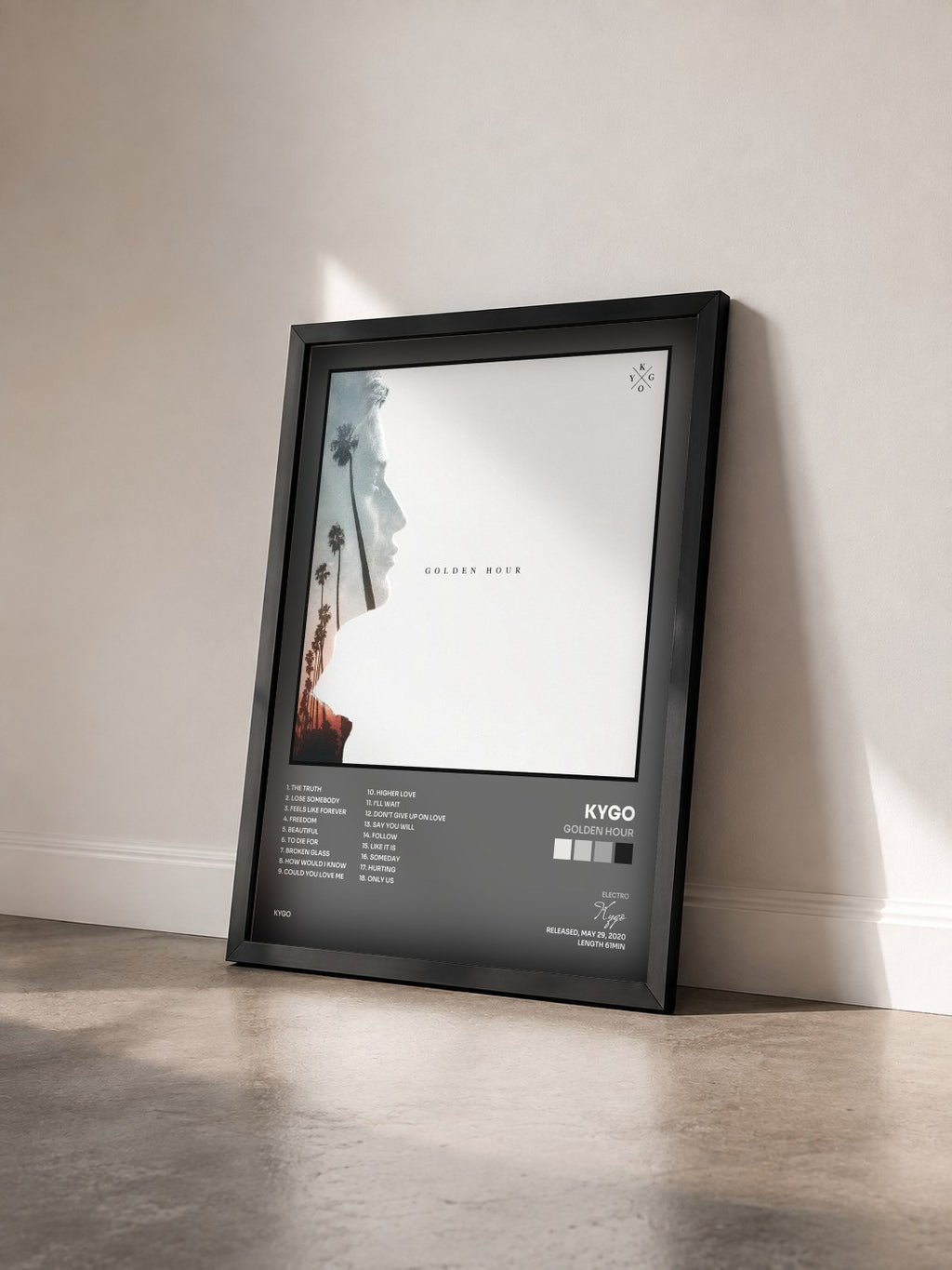 #noir Tableau de l'album Golden Hour de Kygo vu de trois quarts, cadre noir