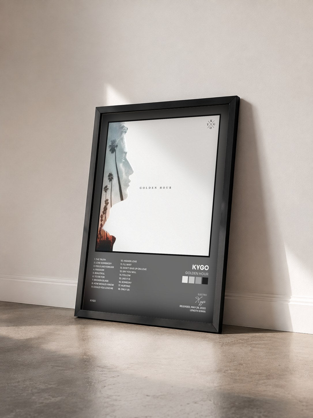 #noir Tableau de l'album Golden Hour de Kygo vu de trois quarts, cadre noir