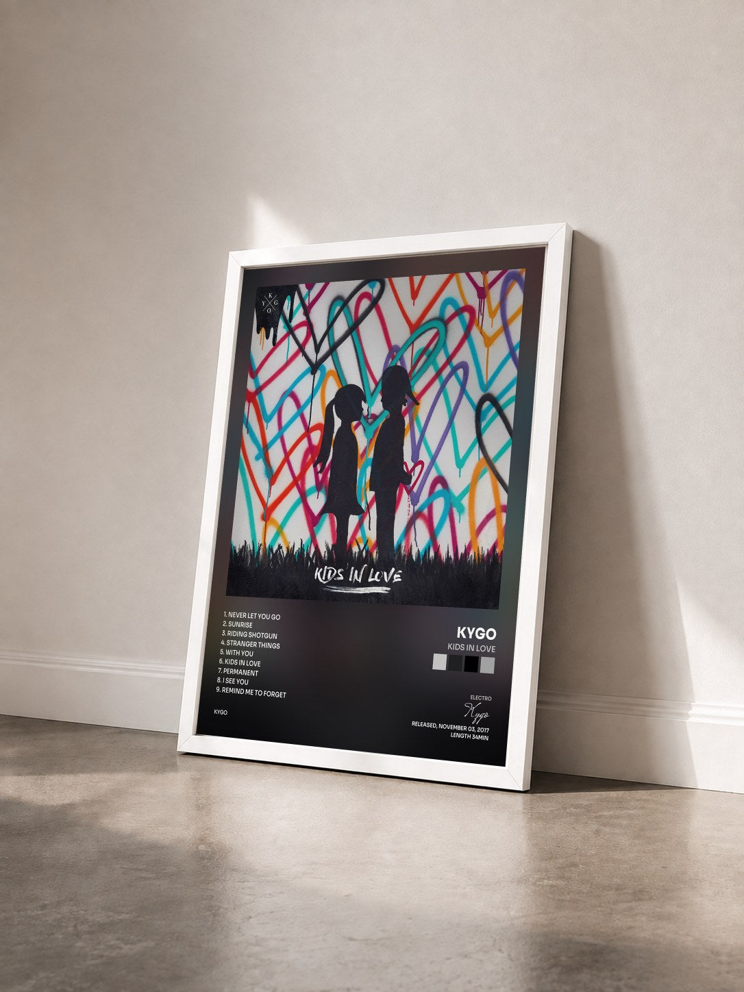 #blanc Tableau de l'album Kids in Love de Kygo vu de trois quarts, cadre blanc