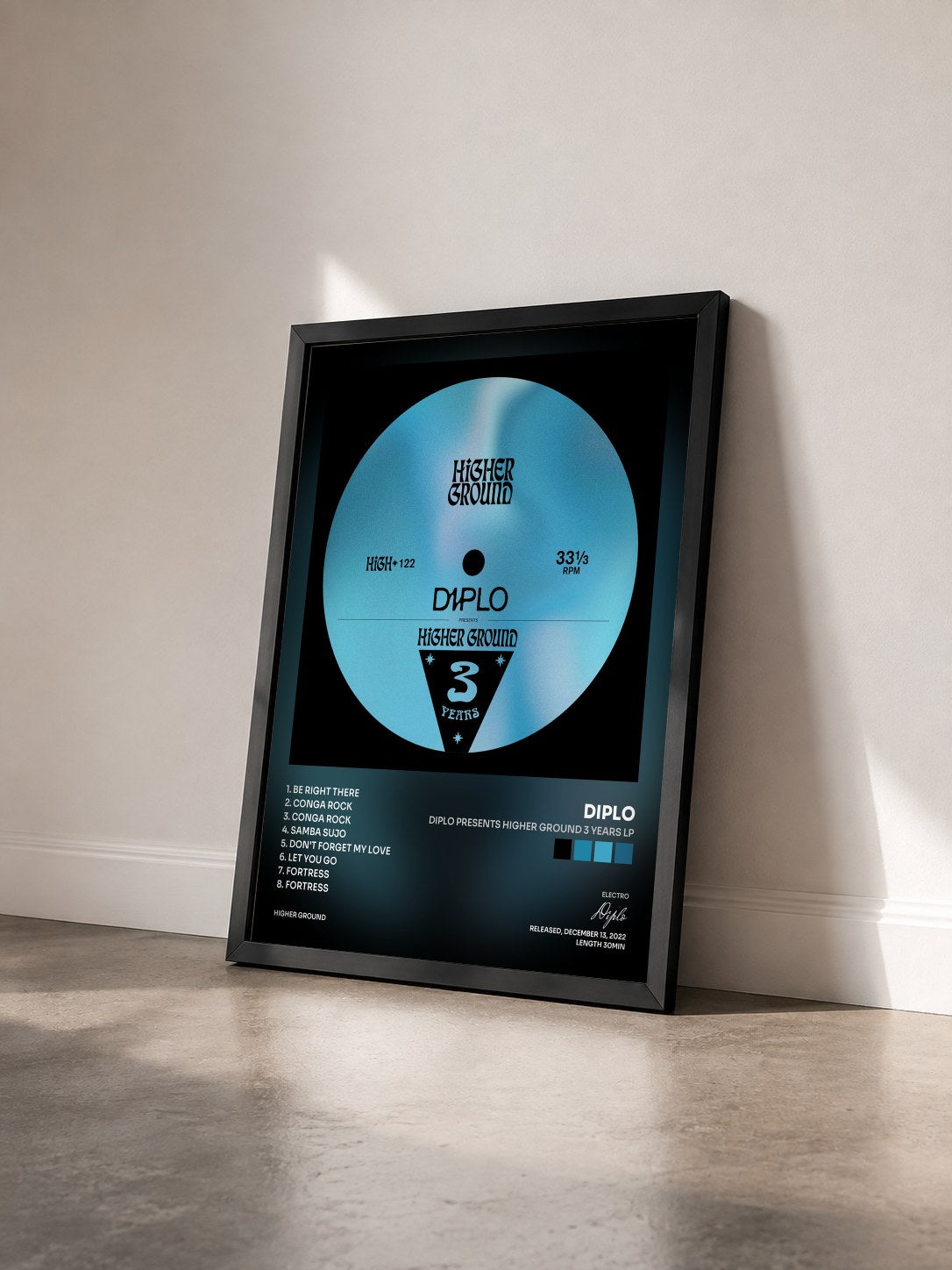 #noir Tableau de l'album Diplo Presents Higher Ground 3 Years LP de Diplo vu de trois quarts, cadre noir
