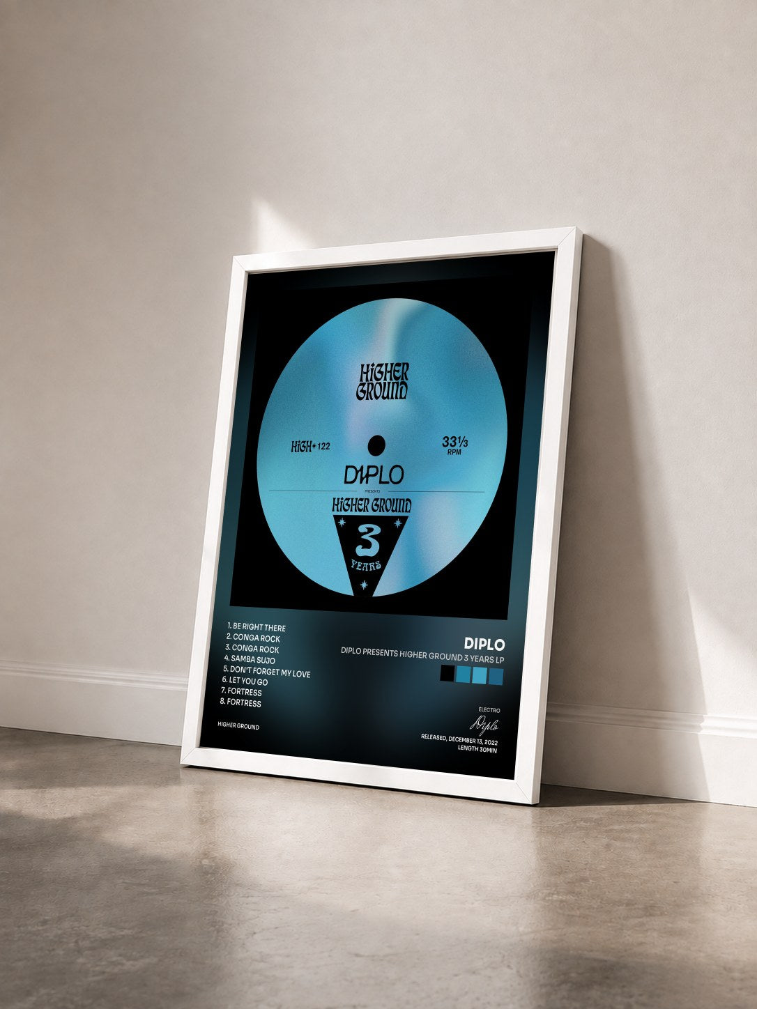 #blanc Tableau de l'album Diplo Presents Higher Ground 3 Years LP de Diplo vu de trois quarts, cadre blanc