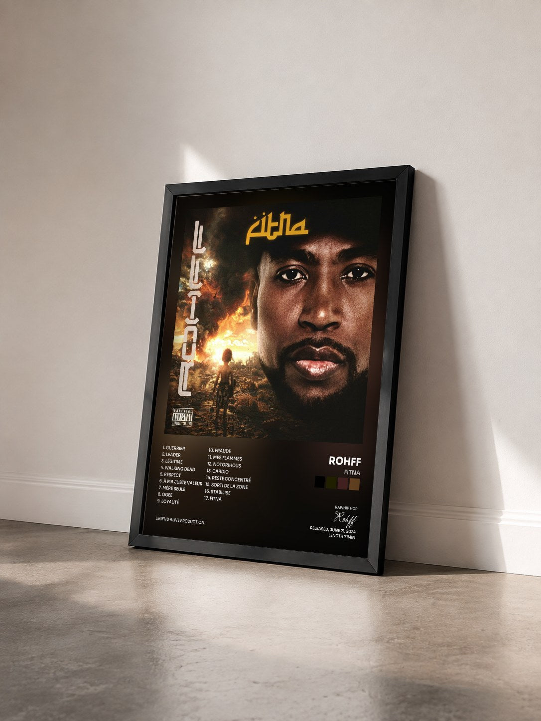 #noir Fitna de Rohff en lámina enmarcada vista de tres cuartos, marco negro