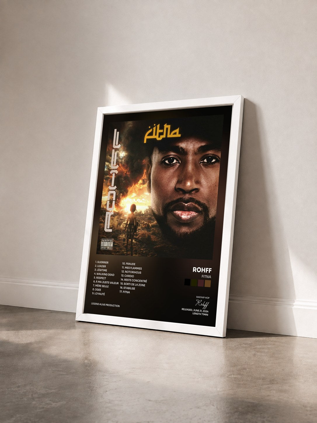 #blanc Fitna de Rohff en lámina enmarcada vista de tres cuartos, marco blanco